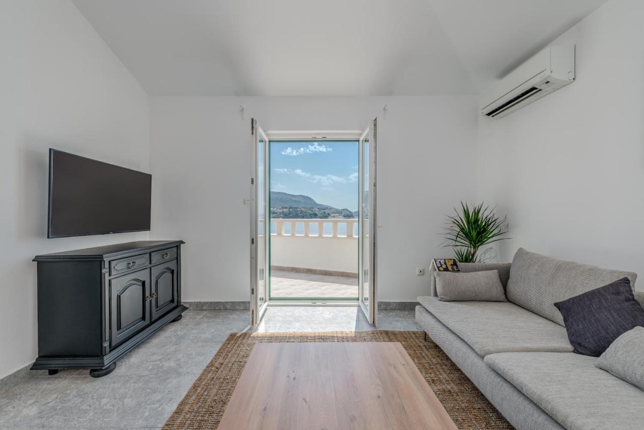 Beachfront Apartments Split Exterior photo